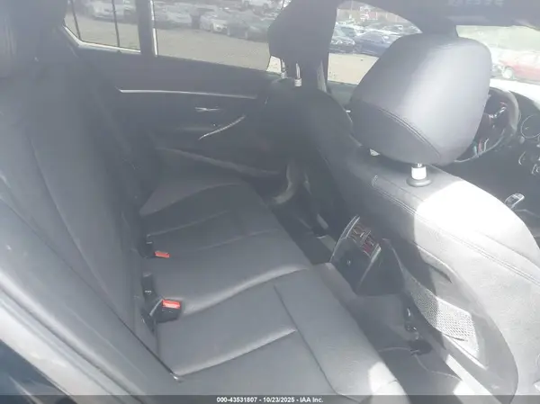 WBA8D9G53JNU71252 2018 BMW 3ER - Image 8