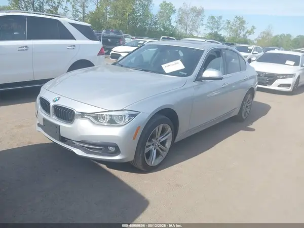 WBA8D9G53JNU72255 2018 BMW 3ER - Image 2