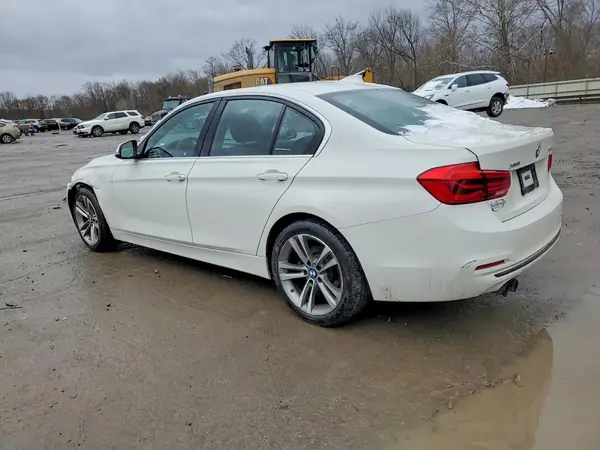 WBA8D9G53JNU72448 2018 BMW 3ER - Image 2