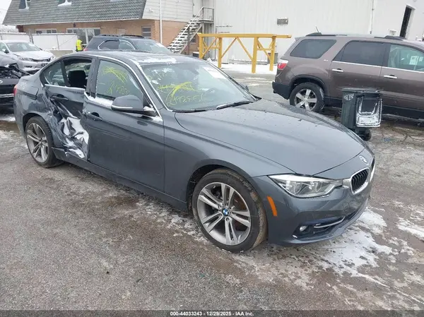 WBA8D9G53JNU73082 2018 BMW 3ER - Image 1