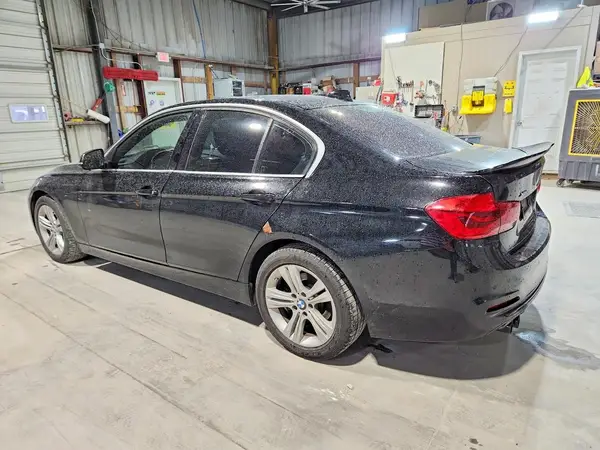 WBA8D9G54HNU59735 2017 BMW 3ER - Image 2