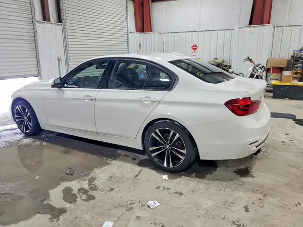 WBA8D9G54JNU67369 2018 BMW 3ER - Image 2