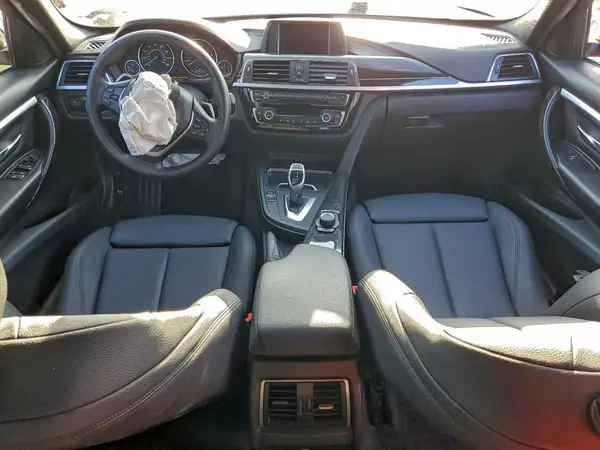 WBA8D9G54JNU67677 2018 BMW 3ER - Image 8