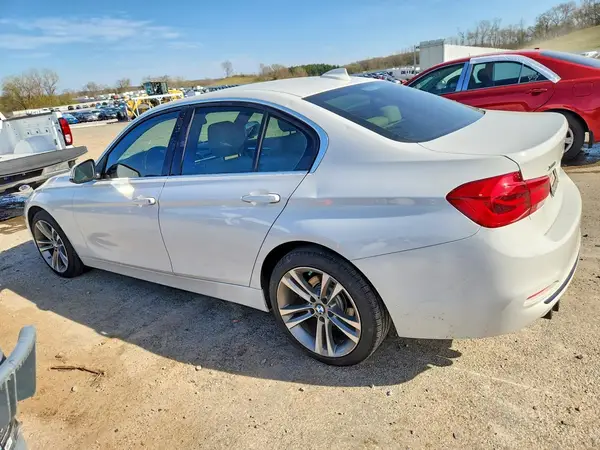 WBA8D9G54JNU67730 2018 BMW 3ER - Image 2