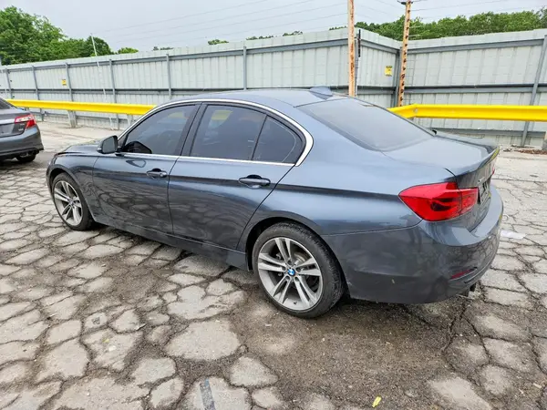 WBA8D9G54JNU67842 2018 BMW 3ER - Image 2