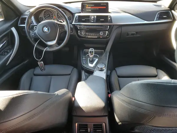 WBA8D9G54JNU72068 2018 BMW 3ER - Image 8