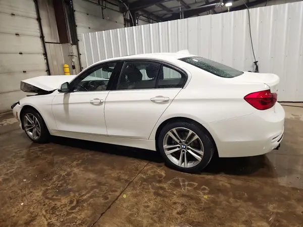 WBA8D9G54JNU72569 2018 BMW 3ER - Image 2