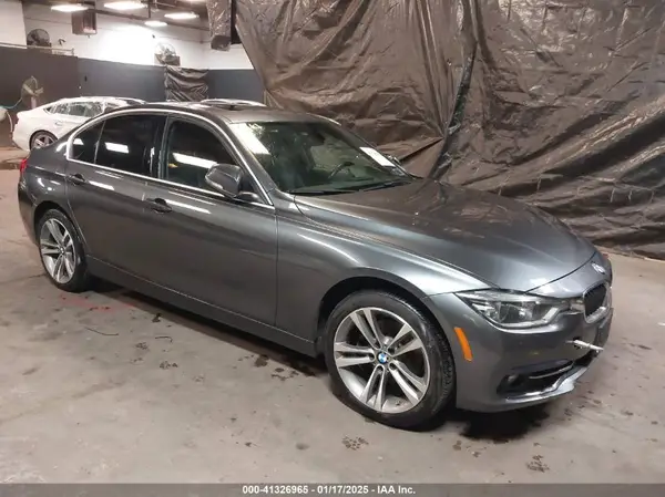 WBA8D9G54JNU72698 2018 BMW 3ER - Image 1
