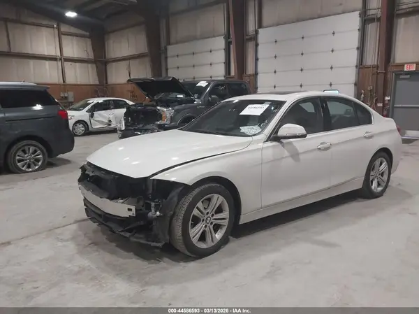 WBA8D9G55JNU66845 2018 BMW 3ER - Image 2