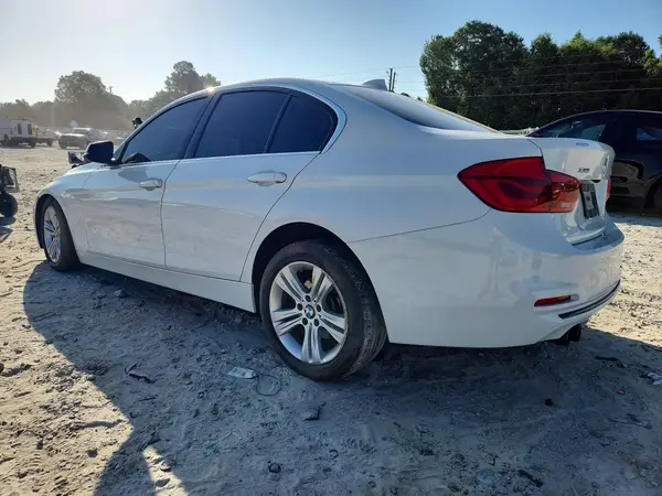 WBA8D9G55JNU67302 2018 BMW 3ER - Image 2