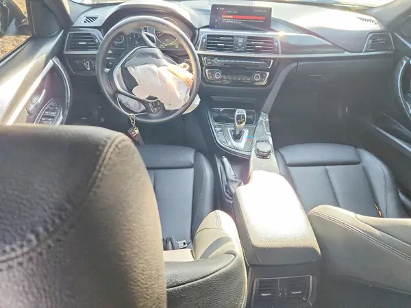 WBA8D9G55JNU67302 2018 BMW 3ER - Image 8