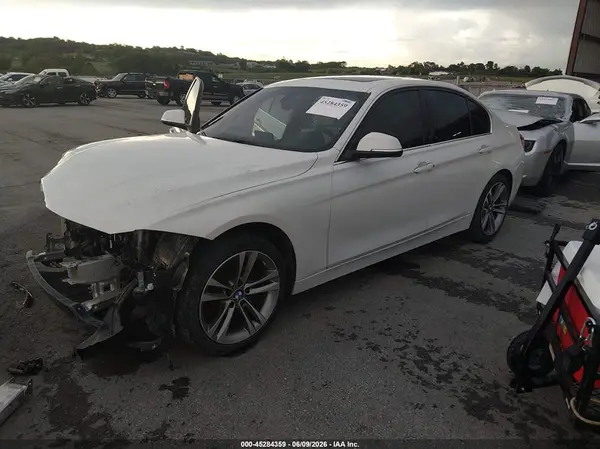 WBA8D9G55JNU68627 2018 BMW 3ER - Image 2