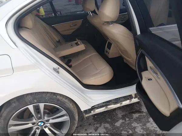 WBA8D9G55JNU68627 2018 BMW 3ER - Image 8