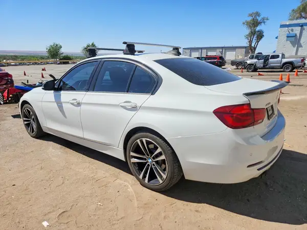 WBA8D9G55JNU70815 2018 BMW 3ER - Image 2