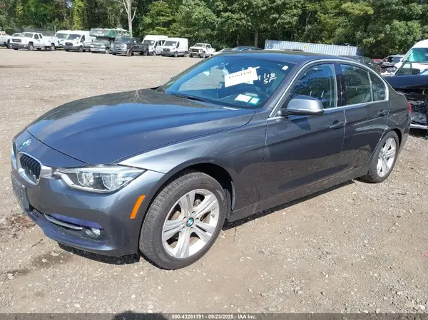WBA8D9G56JNU67826 2018 BMW 3ER - Image 2