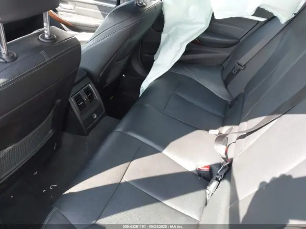 WBA8D9G56JNU67826 2018 BMW 3ER - Image 8