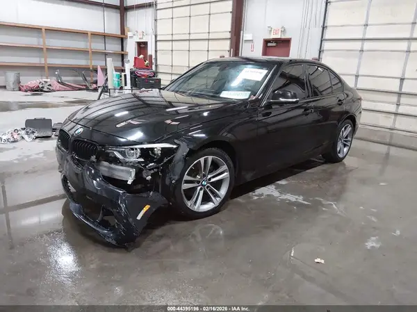 WBA8D9G56JNU68703 2018 BMW 3ER - Image 2