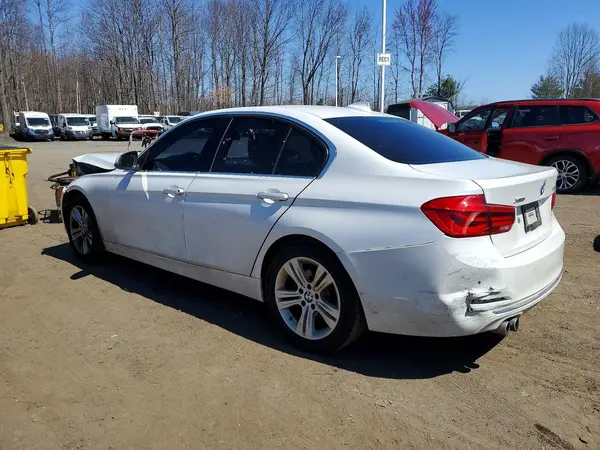 WBA8D9G56JNU68961 2018 BMW 3ER - Image 2