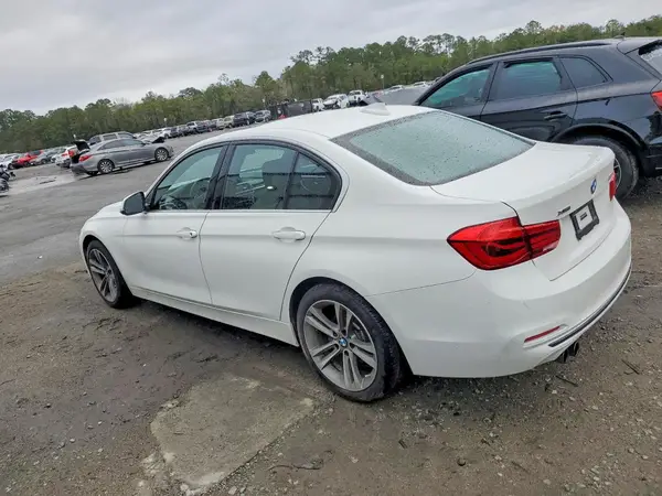 WBA8D9G56JNU69026 2018 BMW 3ER - Image 2