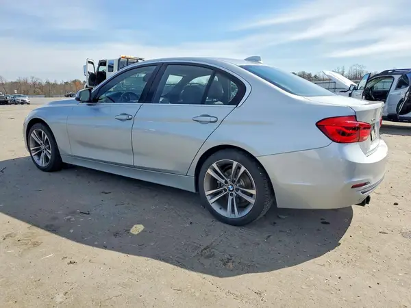 WBA8D9G56JNU71035 2018 BMW 3ER - Image 2
