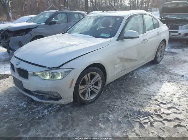 WBA8D9G56JNU71195 2018 BMW 3ER - Image 2