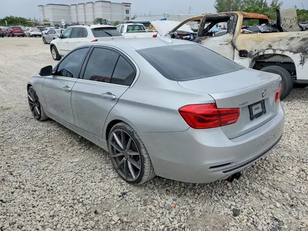 WBA8D9G56JNU71536 2018 BMW 3ER - Image 2