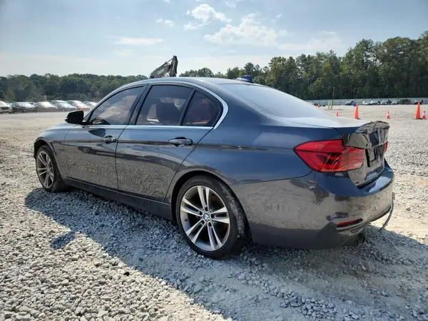 WBA8D9G56JNU71598 2018 BMW 3ER - Image 2