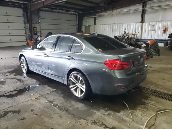 WBA8D9G56JNU71813 2018 BMW 3ER - Image 2
