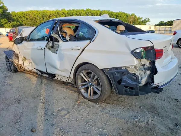 WBA8D9G56JNU71827 2018 BMW 3ER - Image 2