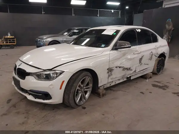 WBA8D9G56JNU72833 2018 BMW 3ER - Image 2