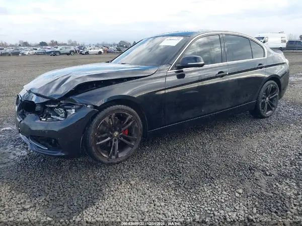 WBA8D9G57HNT90765 2017 BMW 3ER - Image 2