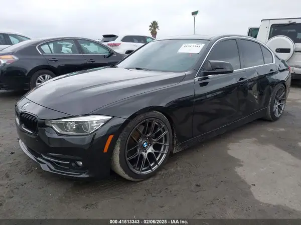 WBA8D9G57JNU67415 2018 BMW 3ER - Image 2