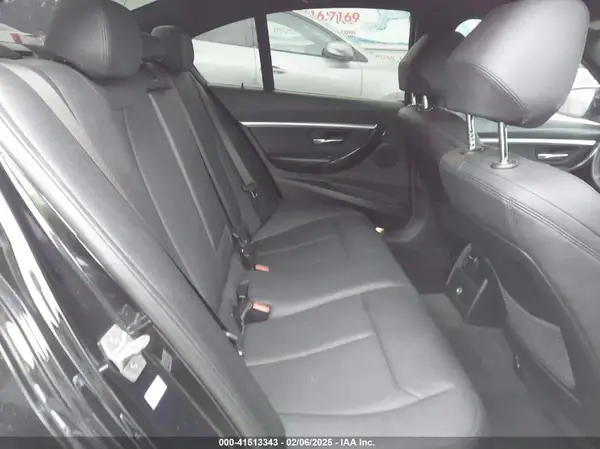 WBA8D9G57JNU67415 2018 BMW 3ER - Image 8