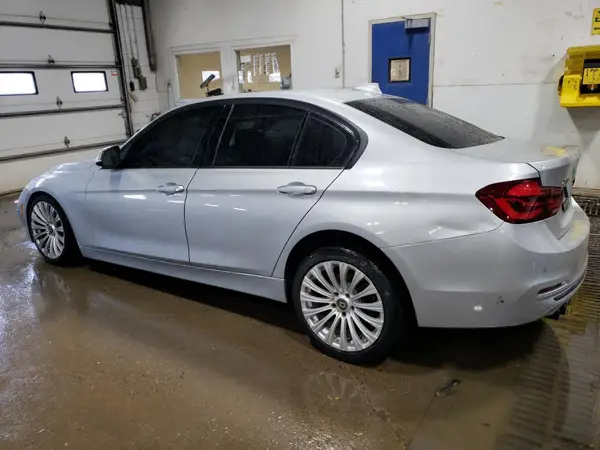 WBA8D9G57JNU68760 2018 BMW 3ER - Image 2