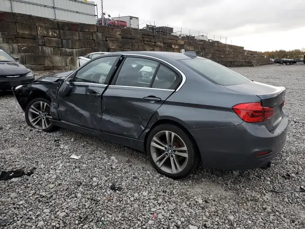 WBA8D9G57JNU69925 2018 BMW 3ER - Image 2