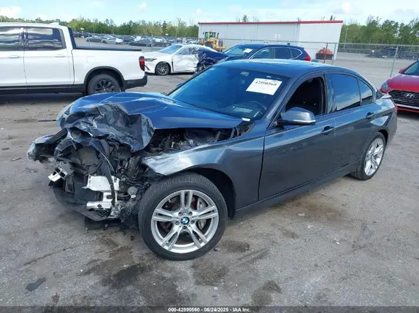 WBA8D9G57JNU70217 2018 BMW 3ER - Image 2