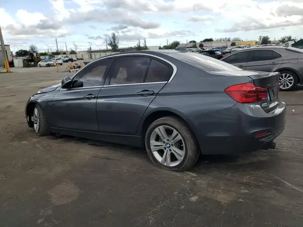 WBA8D9G57JNU70847 2018 BMW 3ER - Image 2