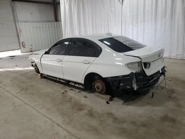 WBA8D9G57JNU71822 2018 BMW 3ER - Image 2