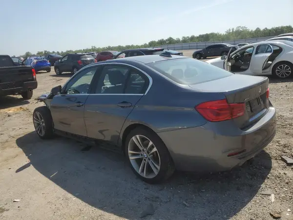 WBA8D9G57JNU72128 2018 BMW 3ER - Image 2