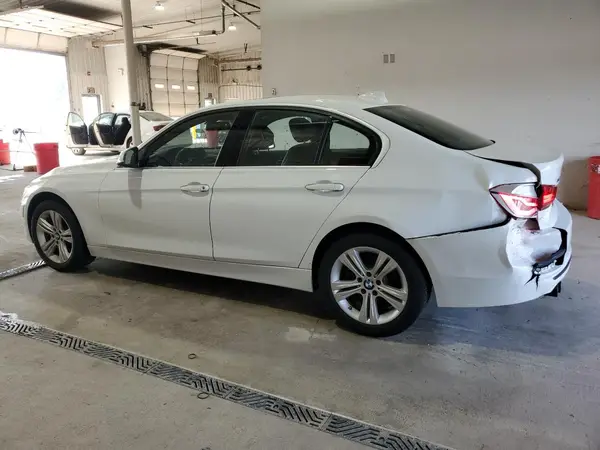 WBA8D9G57JNU72825 2018 BMW 3ER - Image 2