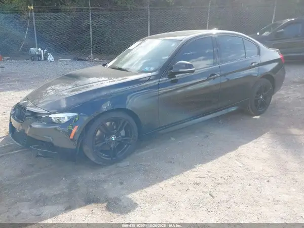 WBA8D9G58JNU67004 2018 BMW 3ER - Image 2