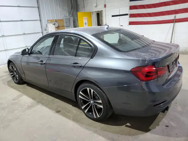 WBA8D9G58JNU67388 2018 BMW 3ER - Image 2