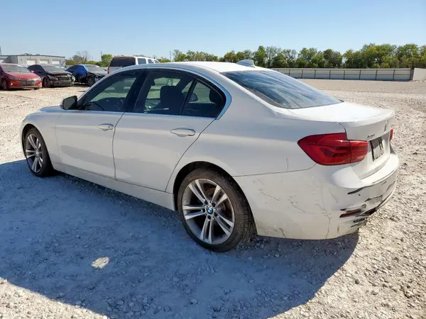 WBA8D9G58JNU67682 2018 BMW 3ER - Image 2