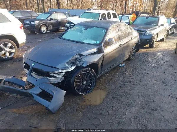 WBA8D9G58JNU69271 2018 BMW 3ER - Image 2