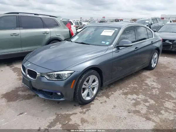 WBA8D9G58JNU70730 2018 BMW 3ER - Image 2