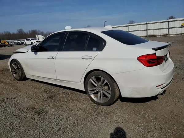 WBA8D9G58JNU70758 2018 BMW 3ER - Image 2