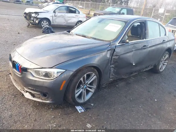 WBA8D9G58JNU71005 2018 BMW 3ER - Image 2