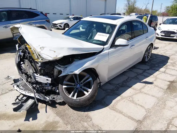 WBA8D9G58JNU71666 2018 BMW 3ER - Image 2