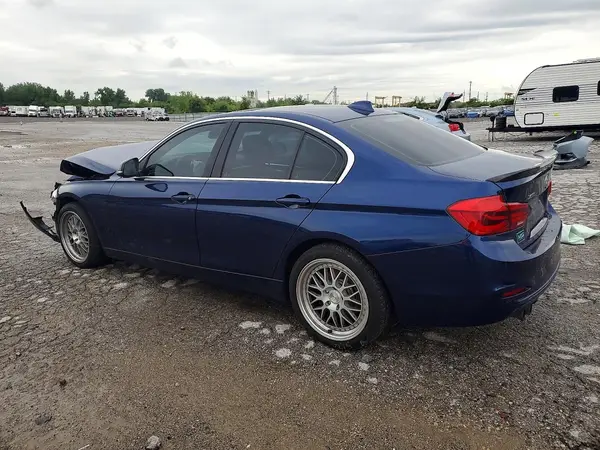 WBA8D9G58JNU72719 2018 BMW 3ER - Image 2
