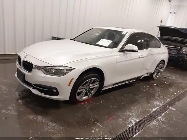 WBA8D9G58JNU72784 2018 BMW 3ER - Image 2